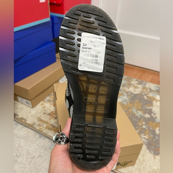 NIB Women’s Size 6 Dr. Martens 1460 Polka Dot Smooth Leather 8-Eye Lace Boots - Picture 11 of 14